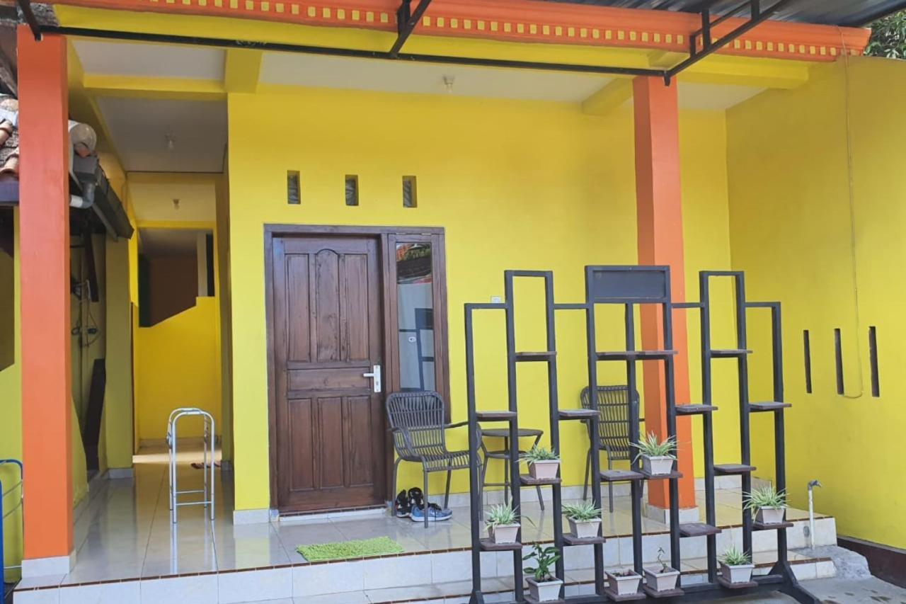 New Puri Amalia Apartment Banyuwangi  Ngoại thất bức ảnh